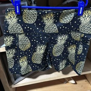 NWT CVG Fineapple 2.5” medium shorts with pockets